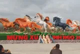 Cận cảnh 8 linh vật ngựa "bắt mắt" được trưng bày ở Lao Bảo
