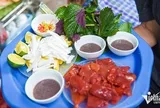 Món ăn 'hạ hỏa' ngày nắng nóng ở Hà Nội, hương vị gây tranh cãi vẫn hút khách