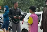 Người bán nước lao xuống hồ sâu cứu vận động viên: Khoảnh khắc lay động lòng người