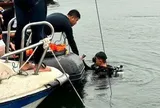 Vụ lật tàu hồ Thác Bà khiến 6 người mất tích: Thi thể nạn nhân nhỏ tuổi nhất được tìm thấy ở mũi tàu