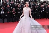 Mỹ nhân đẹp chấn động thế gian bùng nổ visual trên thảm đỏ Cannes, ngắm rồi mới biết thần tiên cổ tích là có thật