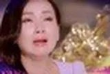 Ca sĩ tỷ phú Hà Phương túc trực ở bệnh viện 2 ngày chăm "mẹ" trước khi bà qua đời