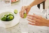 Người phụ nữ uống nước chanh mỗi ngày suốt 6 tháng, đi khám sức khỏe bác sĩ bất ngờ hỏi: "Chị đã làm gì?"