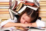 "Giật mình giữa đêm vì mơ chưa làm xong bài thi": Dấu vết tâm lý kéo dài sau kỳ thi khốc liệt