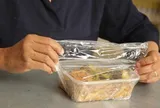 Thường xuyên đựng đồ ăn nóng trong túi nhựa, người đàn ông sốc nặng khi nhận được chẩn đoán loại ung thư này từ bác sĩ