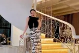 Mỹ nhân showbiz yêu "hồng hài nhi" kém 12 tuổi: Sống đời "nữ hoàng", ở biệt thự trắng sang trọng và đắt đỏ