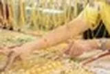 Giá vàng lao dốc mạnh, có nên xuống tiền mua lúc này?