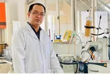Từ giáo sư Dược học Việt Nam đến biên tập viên xuất sắc của nhà xuất bản nổi tiếng toàn cầu