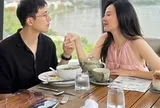 Midu mặc váy rộng thùng thình bên chồng thiếu gia, thay đổi 1 thứ giống mẹ bỉm