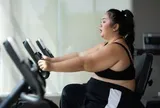 Nhịn ăn liên tục 6 ngày, giảm liền 7,5kg, cô gái 25 tuổi tự thưởng 1 xô gà rán, 2 gói mỳ cay rồi phải nhập viện gấp