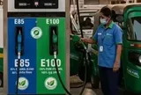 Việt Nam vừa phổ cập xăng E10, một quốc gia châu Á đã chính thức thông qua nhiên liệu E100, chạy gần như hoàn toàn bằng cồn