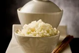 Bác sĩ Nhật Bản tiết lộ "bộ ba vàng" chống lão hóa trong mỗi bữa ăn: Chỉ thêm 1 thứ vào cơm trắng, đường huyết sau ăn có thể giảm tới 24%