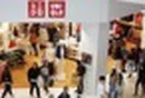 Vì sao "cầm nhầm" quần áo ra ngoài cửa hàng Uniqlo là còi hú inh tai, báo hiệu bạn ăn trộm?