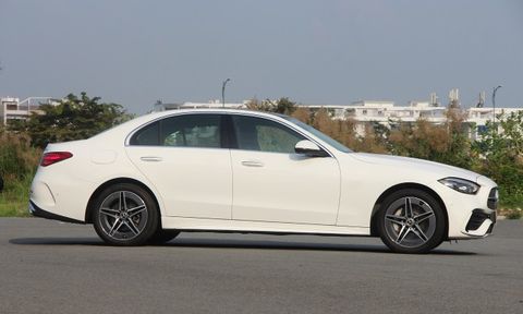 Hàng loạt xe Mercedes giảm giá trăm triệu đồng