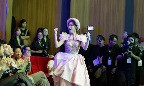 Sau hat-trick ở Giải Mai Vàng, Hòa Minzy thắng lớn tại giải Làn sóng xanh 2025