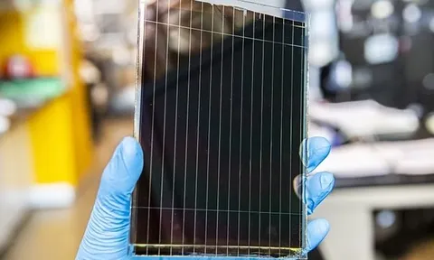 Hiệu suất đáng kinh ngạc của pin năng lượng mặt trời mini làm từ “vật liệu kỳ diệu”