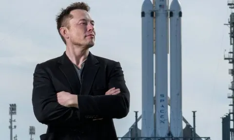 Elon Musk thúc đẩy tham vọng không gian với thương vụ “siêu khủng”