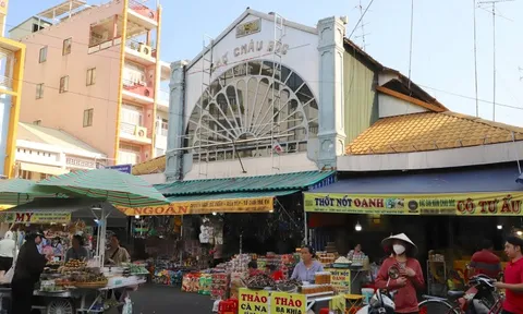 Khu chợ nổi tiếng bậc nhất miền Tây có loạt món ‘tí hon’ khiến du khách mê mẩn