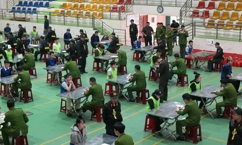 Di lý 68 người trong đường dây lừa đảo qua "app tình cảm" với số tiền hàng trăm tỷ đồng