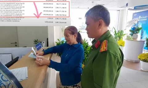 Tài khoản ACB liên tiếp nhận 4 giao dịch với tổng số tiền 2 tỷ đồng trong 1 phút, cụ bà 70 tuổi lập tức báo công an
