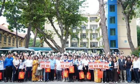 Đong đầy cảm xúc “Chuyến xe đoàn viên” Trường ĐH Sài Gòn