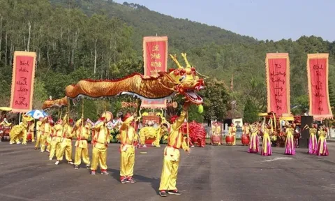 SÔI ĐỘNG MÙA LỄ HỘI: Du xuân xứ Nghệ