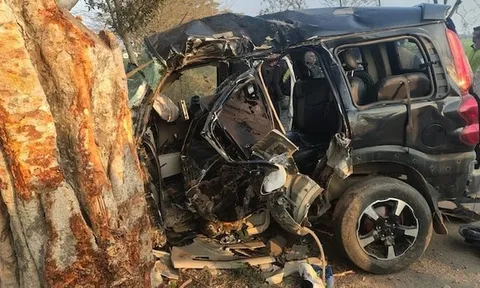 Ô tô đâm vào cây ven đường, 7 người đi đám cưới thương vong