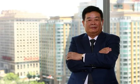 Vị tỷ phú 'bắt' con trai làm công nhân, quyên nửa tài sản làm từ thiện