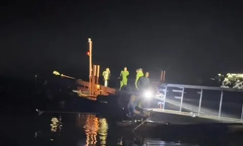 Lật tàu chở khách trên hồ Thác Bà, 6 người mất tích