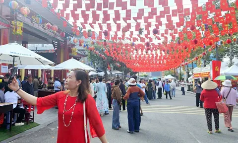 Không khí tại Chùa Bà Bình Dương trước Lễ hội rằm tháng Giêng lớn nhất Đông Nam Bộ