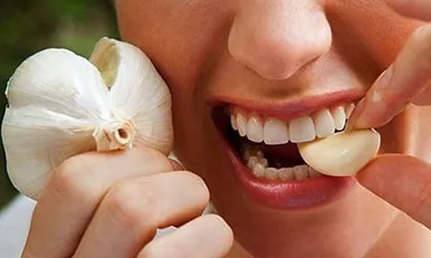 Thường xuyên ăn tỏi sống có lợi gì cho sức khỏe?