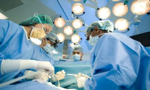 Cô gái bị hoại tử vùng mặt do tai nạn giao thông được ghép da thành công