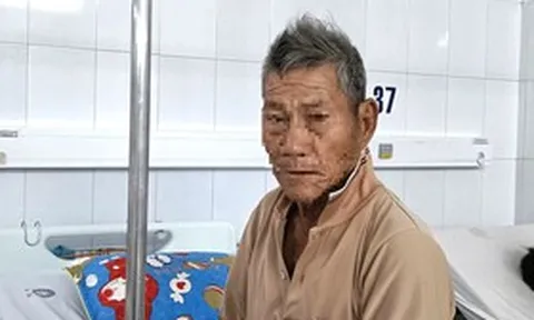 Cụ ông bị hổ mang cắn vẫn cố giữ chặt con rắn, câu chuyện phía sau khiến nhiều người nghẹn lòng