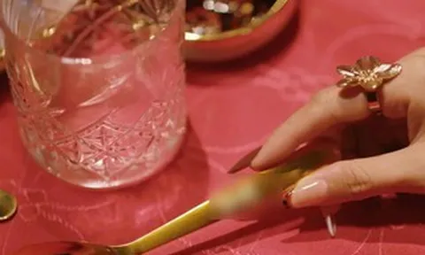 Khi nghệ sĩ "điếc không sợ súng"