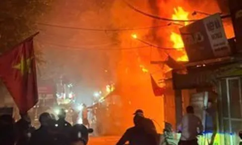 Hai vụ cháy liên tiếp trong tối 19/3 ở Hà Nội