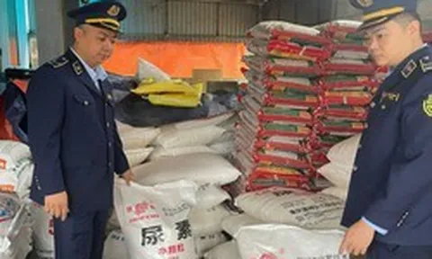 2 hộ kinh doanh bất ngờ bị kiểm tra: Tang vật được phát hiện là 2,5 tấn hàng Trung Quốc