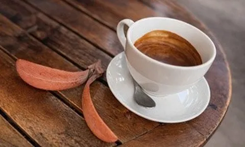 Ly đen không đá kéo tôi về với những thói quen