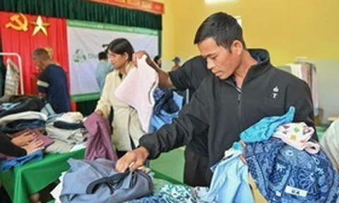 3000 quần áo RE.UNIQLO đến với người dân xã vùng cao miền Trung