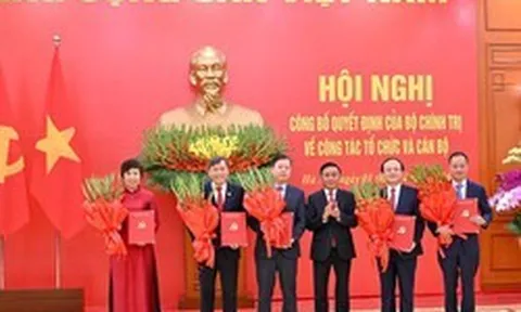 Công bố quyết định của Bộ Chính trị về tổ chức và lãnh đạo VTV, VOV, TTXVN và hai Viện Hàn lâm