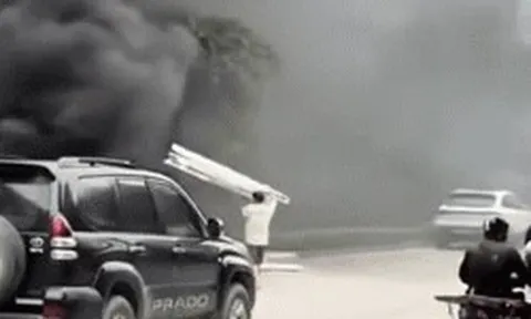 Danh tính người đàn ông đốt rác dưới chân cầu Thăng Long - Hà Nội, khói đen bốc mù mịt