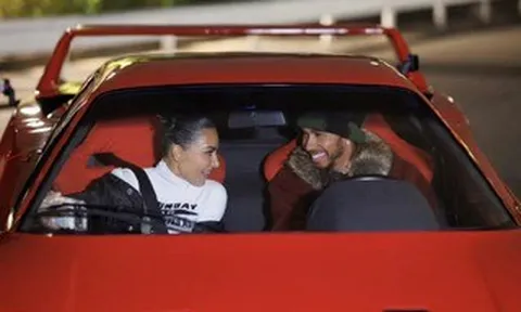 Tay đua Lewis Hamilton công khai yêu đương Kim "siêu vòng ba"