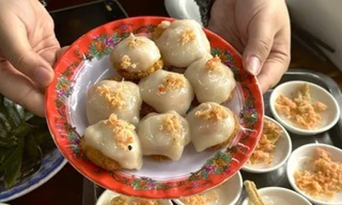 4 món bánh đặc sản tên lạ, giá siêu rẻ, khách ăn chục chiếc chưa chán ở Huế