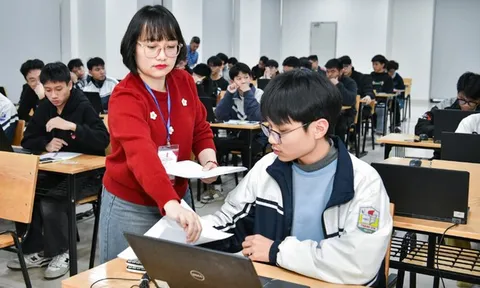 Giáo viên sẽ được phân loại, thăng tiến chức danh nghề nghiệp, xếp lương ra sao theo quy định mới?