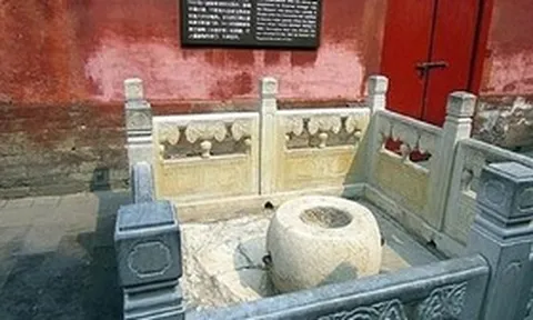 Vì sao giếng ở Tử Cấm Thành chứa đầy châu báu nhưng không ai dám lấy?