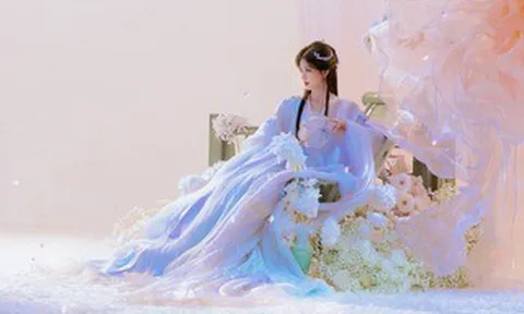 "Mỹ nhân 4.000 năm có một" khoe nhan sắc lung linh, tiên nữ