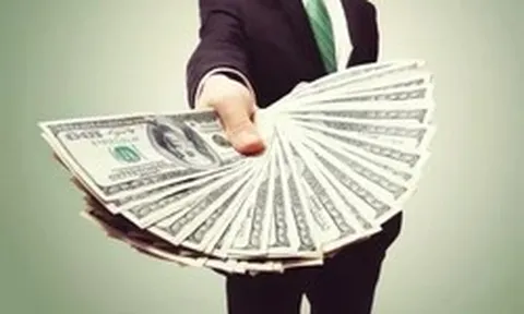 Cựu cán bộ Hải quan cầm 5 tỷ đồng 'chạy' tại ngoại cho giám đốc doanh nghiệp