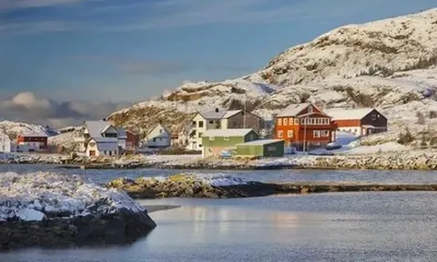 Ngôi làng "không thời gian": Mặt trời quên lặn suốt 69 ngày, người dân sống "không giờ giấc"