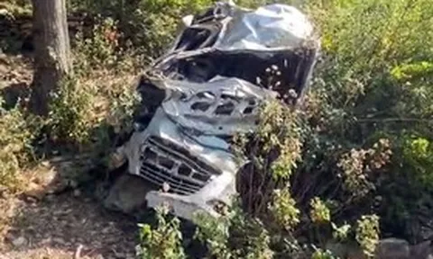 Trở về sau đám tang, xe chở khách bất ngờ lao xuống vực khiến 8 người tử vong