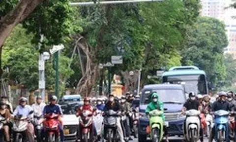Hà Nội cấm xe máy xăng ở 11 tuyến phố từ 1-7: Người dân nói gì?