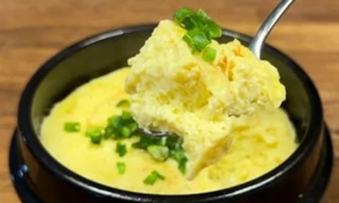 Ăn trứng hấp hâm lại, cả gia đình nhập viện, bác sĩ cảnh báo thói quen "đáng sợ"